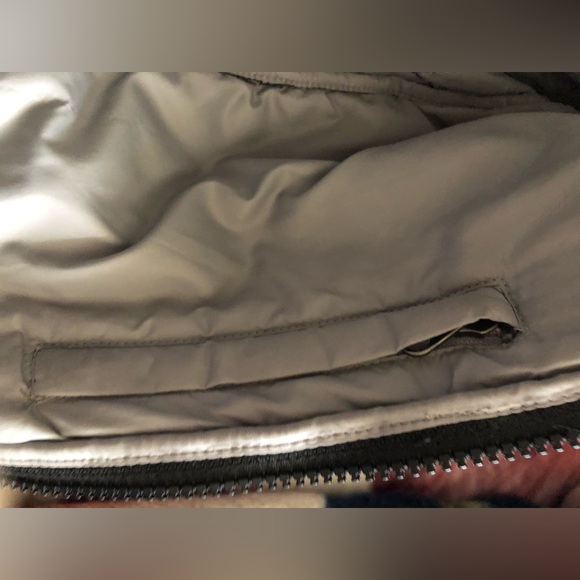 The North Face®️ Windbreaker Jacket - Picture 4 of 9